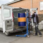 DT300 bei der Lieferwagenbeladung