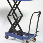 Hubtischwagen gehoben